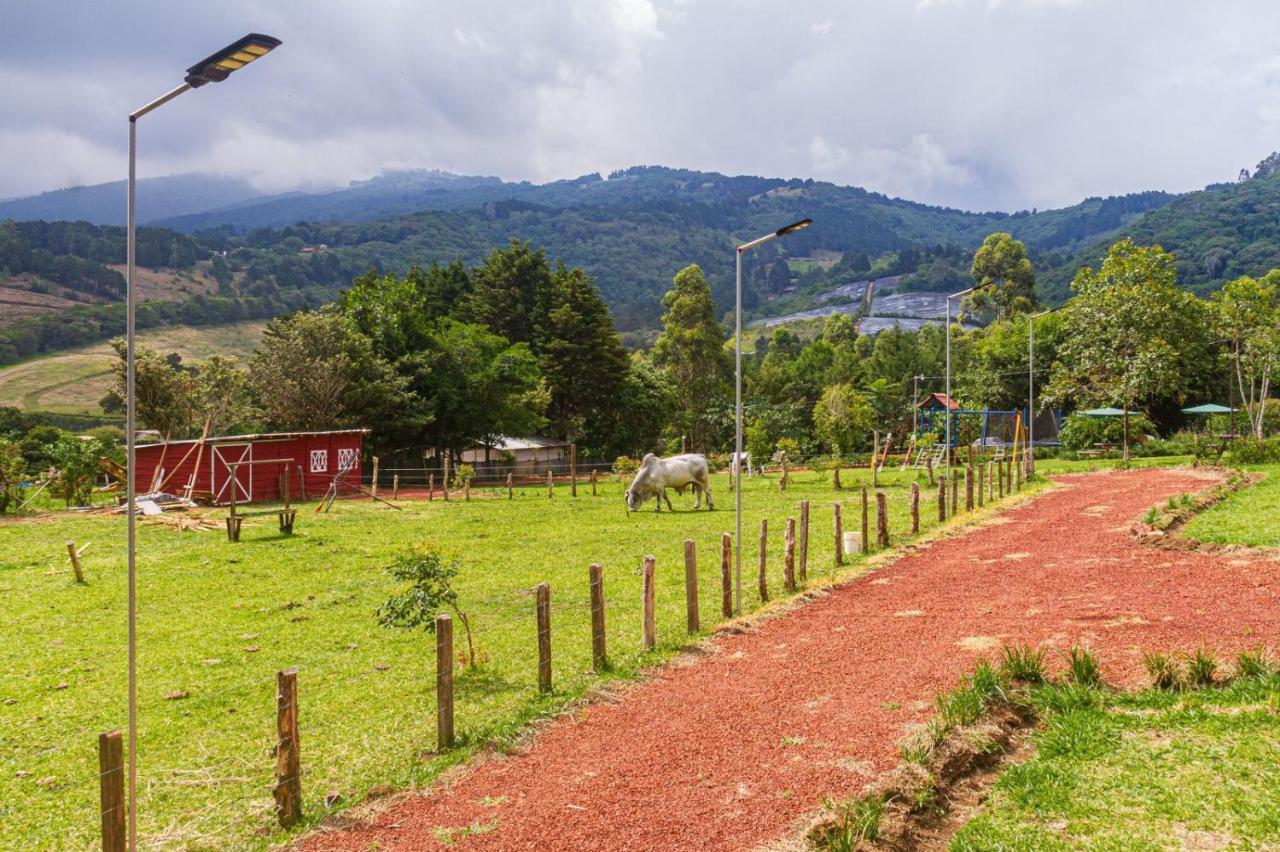 Hotel & Spa Escondite De La Montana Sabana Redonda Luaran gambar